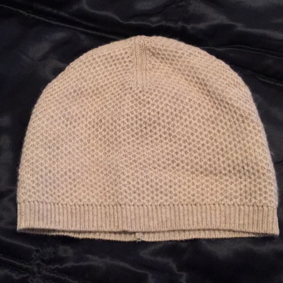 ? Cashmere Hat Never Used